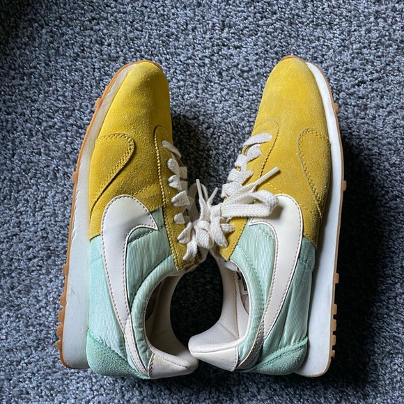 Vintage Nike Shoes - Picture 4 of 5